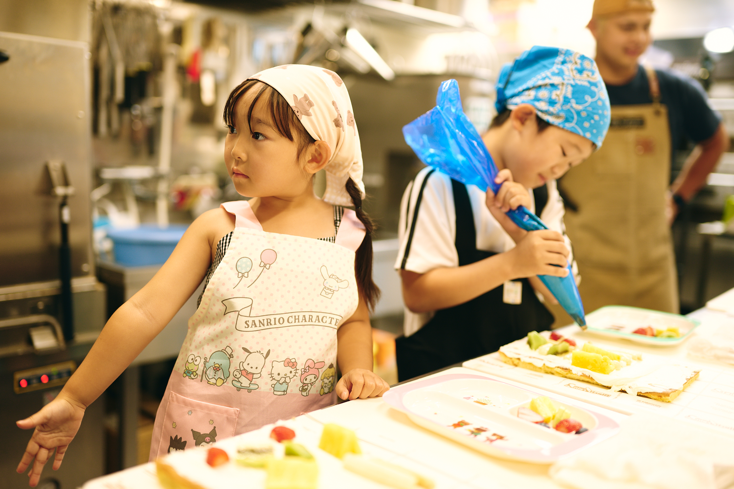 こどもお菓子教室で笑顔を見せる子どもたち 2
